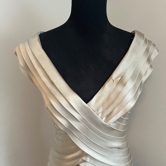 Tadashi Goddess Gown - Picture 2 of 10